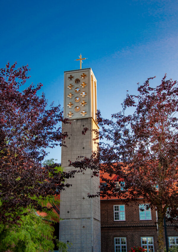Enghave Kirke set udefra