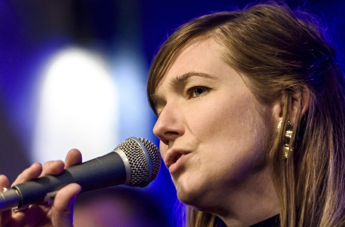 Kira Martini optræder