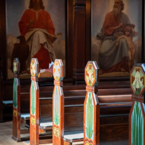 KIrkebænke i Apostelkirken