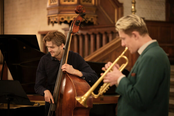 Jazzmusikere spiller i Eliaskirken