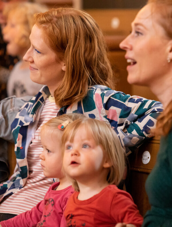 To kvinder og to børn 2 år